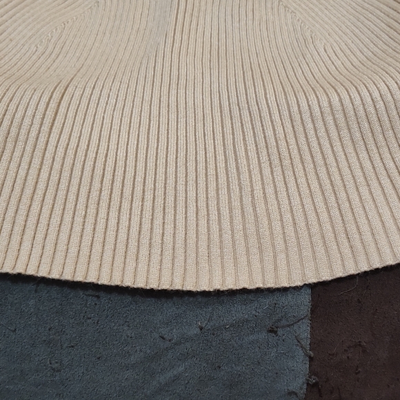 Cider NWT ribbed criss cross crop top - Picture 6 of 9